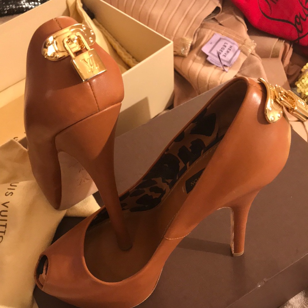 Amazing Louis Vuitton padlock high heels like NEW